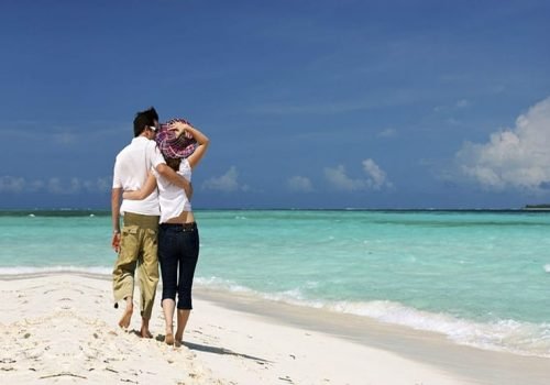 desktop-wallpaper-couple-beach-widescreen-for-backgound-love-couple